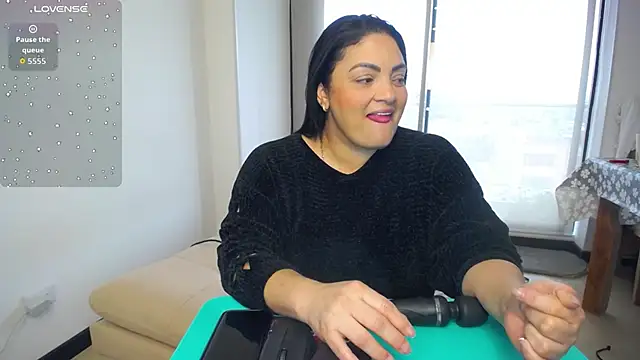 Snapshot of 911Calling chatting on 11-16-25, 07:41 911Calling online show from 11-16-25, 07:41