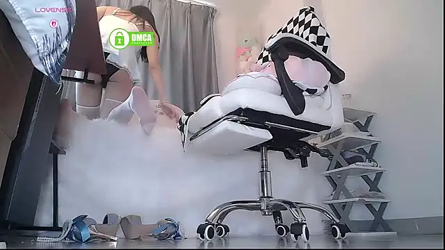 Snapshot of CN-Doudou chatting on 05-10-26, 04:06 CN-Doudou online show from 05-10-26, 04:06