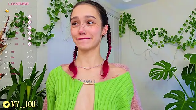 Snapshot of MyLou_ chatting on 12-01-24, 04:29 MyLou online show from 12-01-24, 04:29