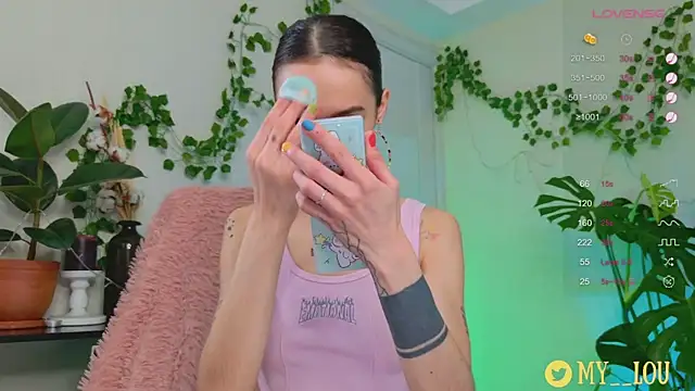 Snapshot of MyLou_ chatting on 01-21-25, 03:21 MyLou online show from 01-21-25, 03:21