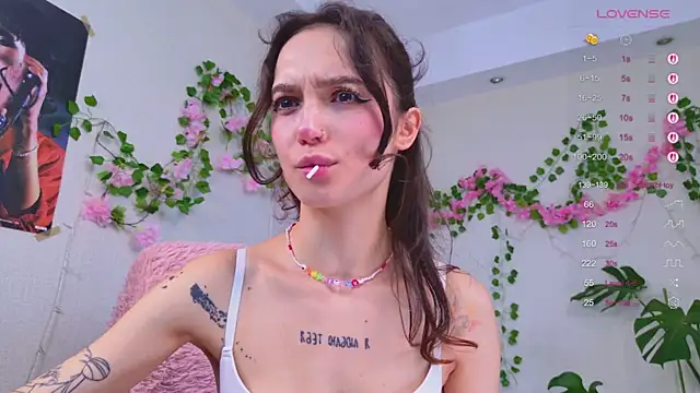 Snapshot of MyLou_ chatting on 09-12-25, 03:12 MyLou online show from 09-12-25, 03:12