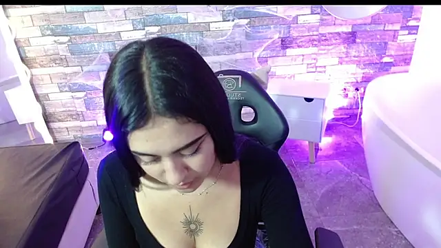 Moonshine tay online show from 10-23-25, 07:45