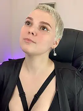 LikaBerry1 online show from 12-17-24, 10:22