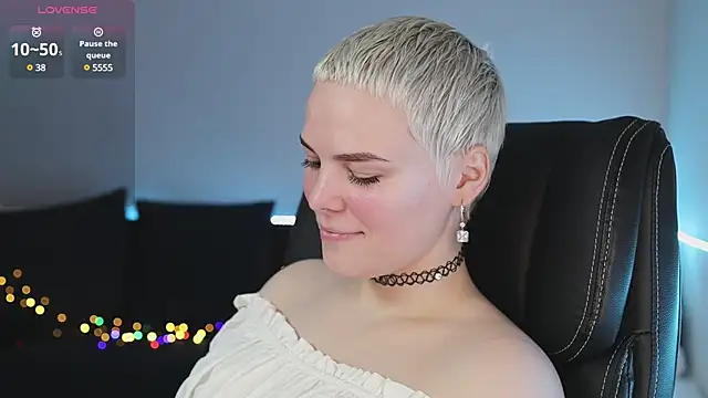 LikaBerry1 online show from 02-06-25, 12:16