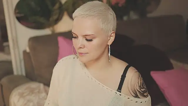 LikaBerry1 online show from 10-21-25, 04:24