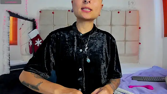 ZuryRamirez  online show from 12-19-24, 07:29