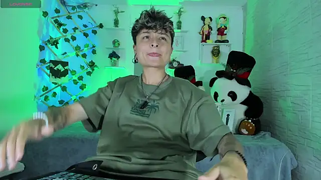 ZuryRamirez  online show from 10-06-25, 09:01