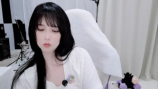 Vaness-a online show from 05-19-26, 02:56