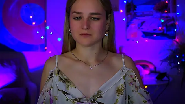 DeboraLarson online show from 10-11-25, 05:28