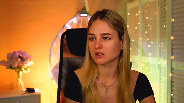 DeboraLarson online show from 04-25-26, 03:09