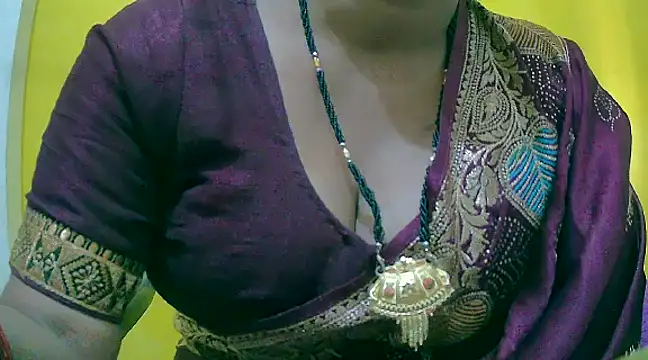 Snapshot of LOVE-SUSHILA chatting on 02-08-25, 11:33 LOVE-SUSHILA online show from 02-08-25, 11:33