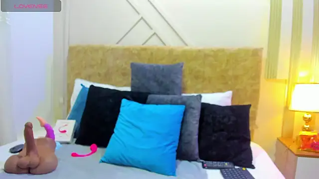 ashley  foxx  online show from 11-19-25, 01:55