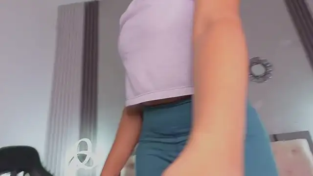 Snapshot of alexa_andherson chatting on 10-27-25, 07:51 alexa andherson online show from 10-27-25, 07:51