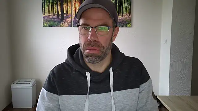 Harry Boldt online show from 10-20-25, 03:12