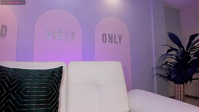 StacyWoods online show from 04-30-26, 11:49
