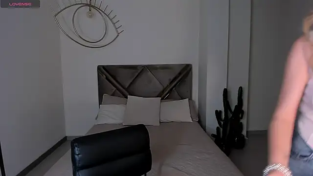 StacyWoods online show from 05-08-26, 11:48