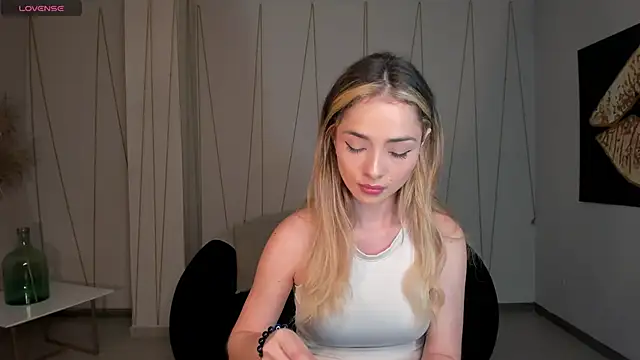 StacyWoods online show from 05-11-26, 11:49