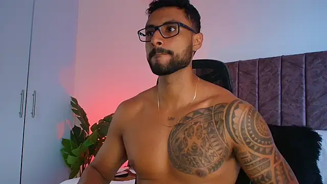 LiamGarcia1 online show from 12-02-25, 06:47