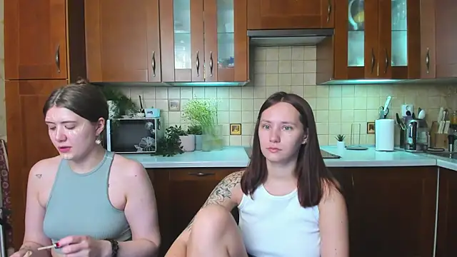 HotCaramellsTV online show from 04-19-26, 08:46