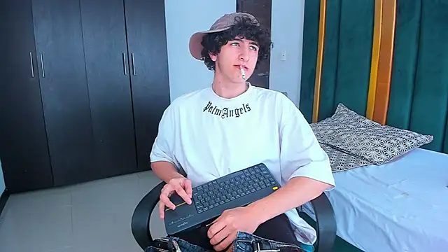 Kerverr  online show from 09-14-25, 05:34