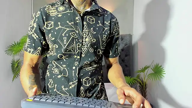 Salomon koude online show from 06-17-26, 01:52