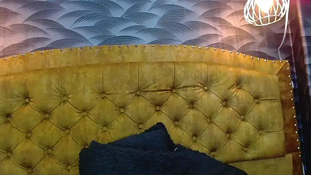 Snapshot of NahomiFireSex chatting on 10-21-25, 03:40 NahomiFireSex online show from 10-21-25, 03:40