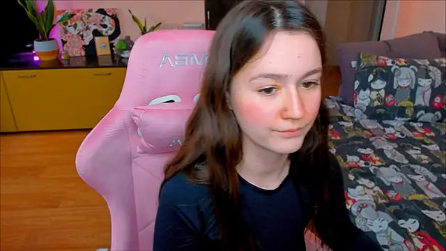 Snapshot of ameli_moon chatting on 09-20-25, 01:56 ameli moon online show from 09-20-25, 01:56