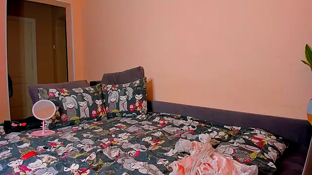 Snapshot of ameli_moon chatting on 10-25-25, 07:08 ameli moon online show from 10-25-25, 07:08