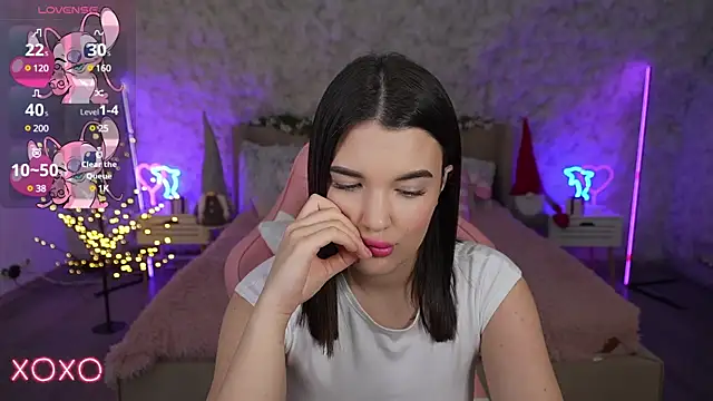 YourLolaBunny online show from 12-13-24, 05:49