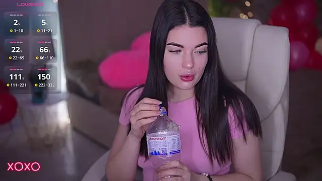 Snapshot of YourLolaBunny chatting on 02-14-26, 08:00 YourLolaBunny online show from 02-14-26, 08:00