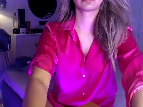 Snapshot of trippy_tina chatting on 06-21-26, 05:59 trippy tina online show from 06-21-26, 05:59