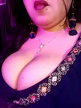 Snapshot of Suhanakhan00 chatting on 02-06-25, 06:02 Suhanakhan00 online show from 02-06-25, 06:02