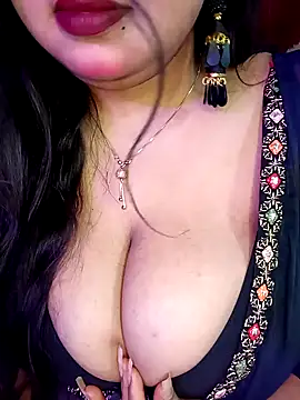 Snapshot of Suhanakhan00 chatting on 03-09-25, 06:06 Suhanakhan00 online show from 03-09-25, 06:06