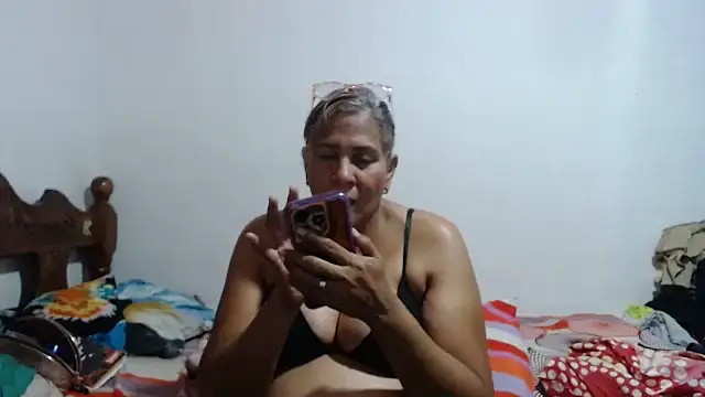 Snapshot of tamibusty chatting on 10-22-25, 04:40 tamibusty online show from 10-22-25, 04:40