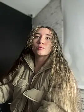 Sophie LS online show from 03-09-25, 04:38