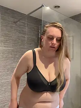 Snapshot of Vixen_Mistress_Ali chatting on 03-02-25, 12:01 Vixen Mistress Ali online show from 03-02-25, 12:01