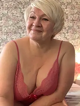 Snapshot of Laura_Millf chatting on 01-21-25, 08:19 Laura Millf online show from 01-21-25, 08:19