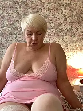 Snapshot of Laura_Millf chatting on 01-25-25, 11:02 Laura Millf online show from 01-25-25, 11:02