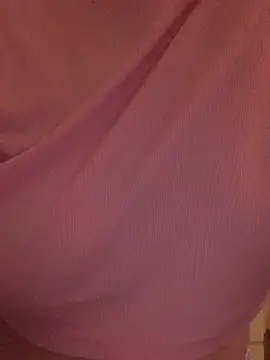 Snapshot of Laura_Millf chatting on 01-28-25, 02:42 Laura Millf online show from 01-28-25, 02:42