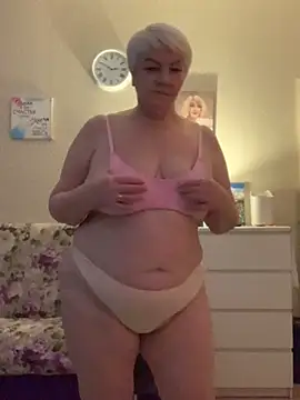 Snapshot of Laura_Millf chatting on 01-30-25, 02:36 Laura Millf online show from 01-30-25, 02:36