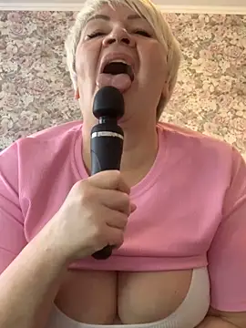 Snapshot of Laura_Millf chatting on 02-13-25, 07:45 Laura Millf online show from 02-13-25, 07:45