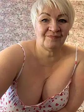 Snapshot of Laura_Millf chatting on 02-14-25, 07:17 Laura Millf online show from 02-14-25, 07:17