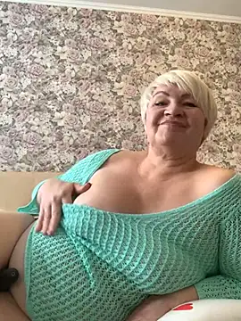 Snapshot of Laura_Millf chatting on 02-25-25, 10:15 Laura Millf online show from 02-25-25, 10:15