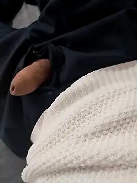 Snapshot of ptrz990 chatting on 10-24-25, 05:20 ptrz990 online show from 10-24-25, 05:20