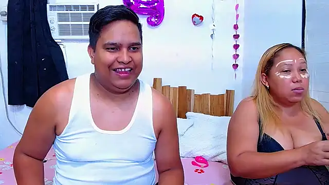 Snapshot of lucasandSofi chatting on 02-20-26, 02:19 lucasandSofi online show from 02-20-26, 02:19