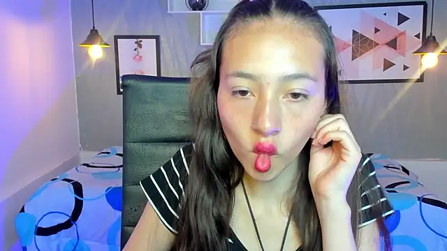 Valeria roussi online show from 12-16-24, 01:54