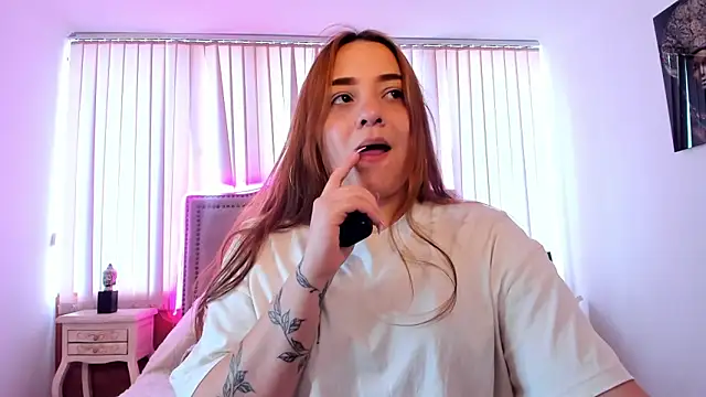 Snapshot of Valentina_Se chatting on 12-17-24, 09:05 Valentina Se online show from 12-17-24, 09:05