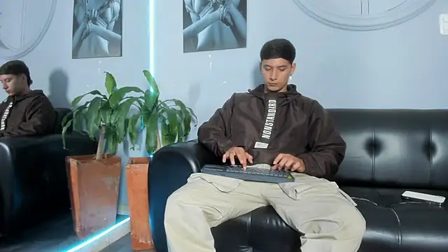 Snapshot of Damian23__ chatting on 02-15-25, 03:20 Damian23 online show from 02-15-25, 03:20