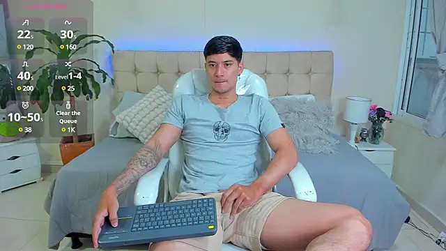 Snapshot of Damian23__ chatting on 02-18-25, 12:39 Damian23 online show from 02-18-25, 12:39