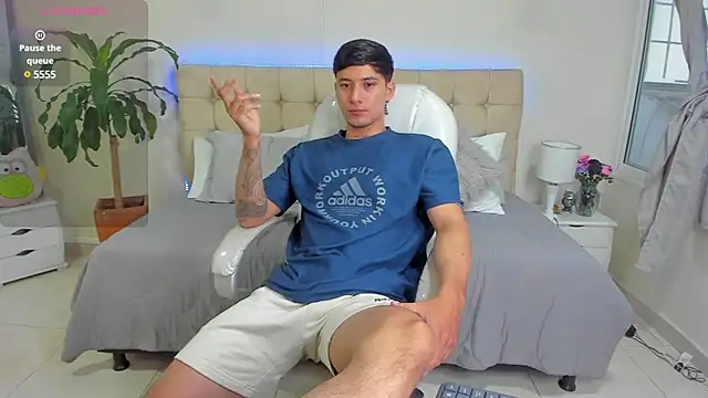 Snapshot of Damian23__ chatting on 02-19-25, 12:55 Damian23 online show from 02-19-25, 12:55